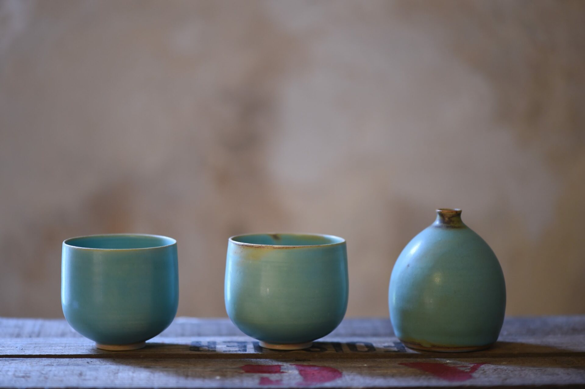 gobelets et vase en céramique